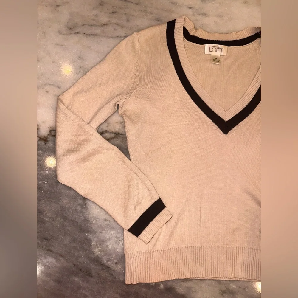 LOFT vneck beige